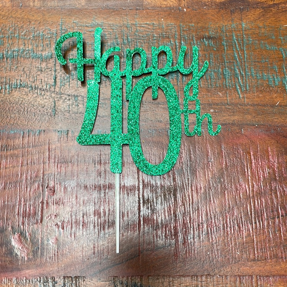 Green glitter “Happy 40th Birthday” cake topper.
